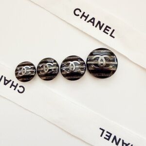 ✨ Chanel Vintage Button Set – Black CC Logo – Graduated Sizes – 2010 Era ✨